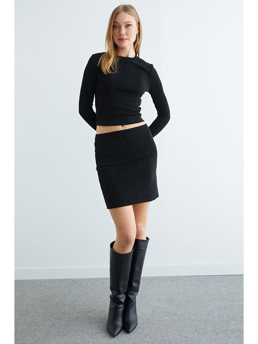 Siyah Taşlı Simli Bisiklet Yaka Bluz-1