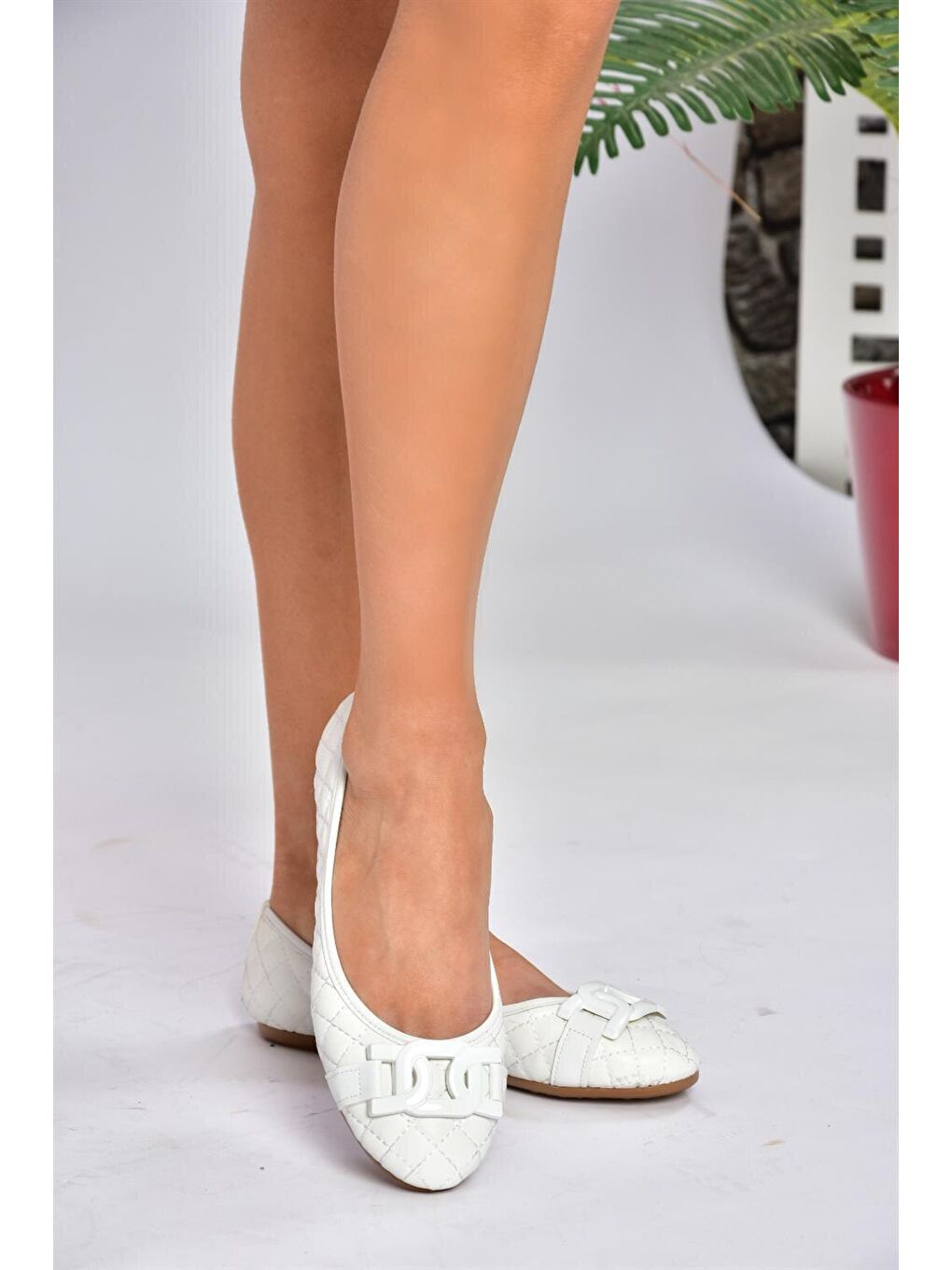 P250005209 Beyaz Kapitone Tokalı Günlük Kadın Babet-1