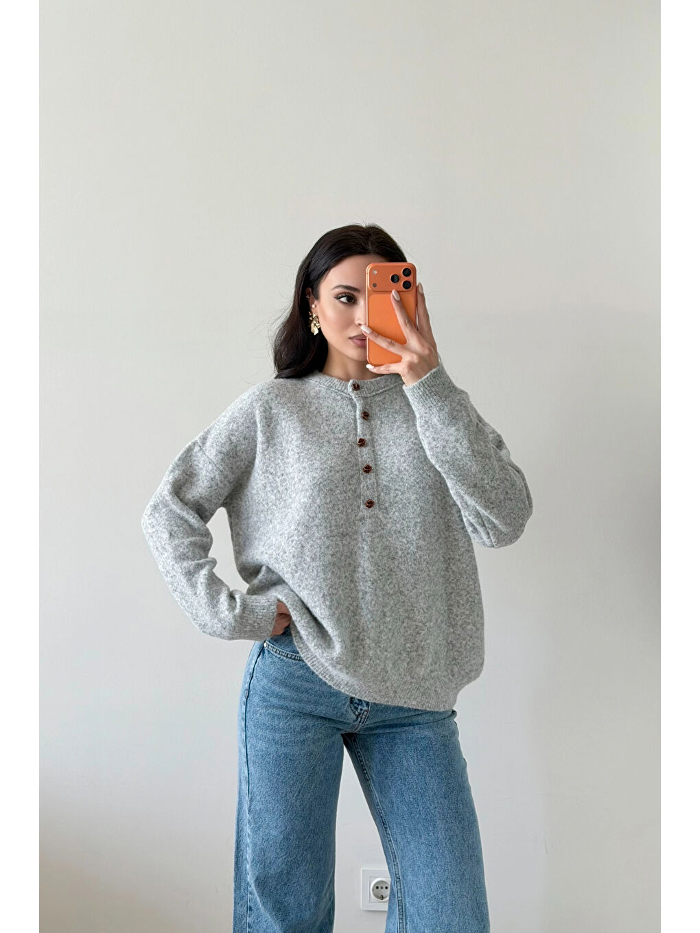 Kadın Gri Düğmeli Açık Yaka Kazak 1014-2464-4