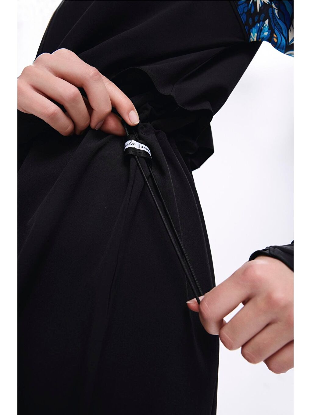 Kolları Floral Desenli Siyah 5 Parça Tam Tesettür Mayo Takımı 5015-6
