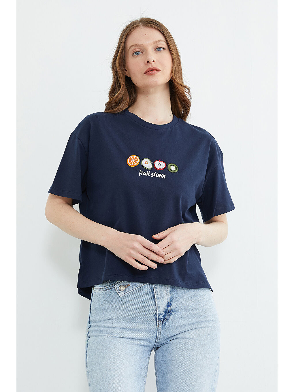 Lacivert Meyve Nakışlı Yırtmaçlı Oversize Tişört-2