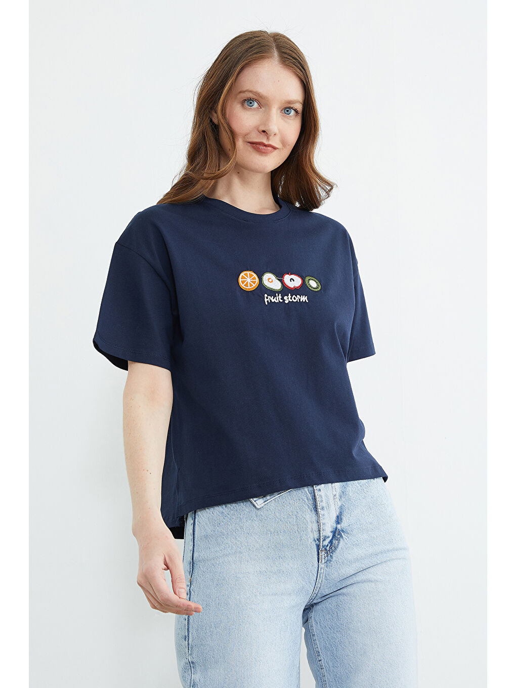 Lacivert Meyve Nakışlı Yırtmaçlı Oversize Tişört-3