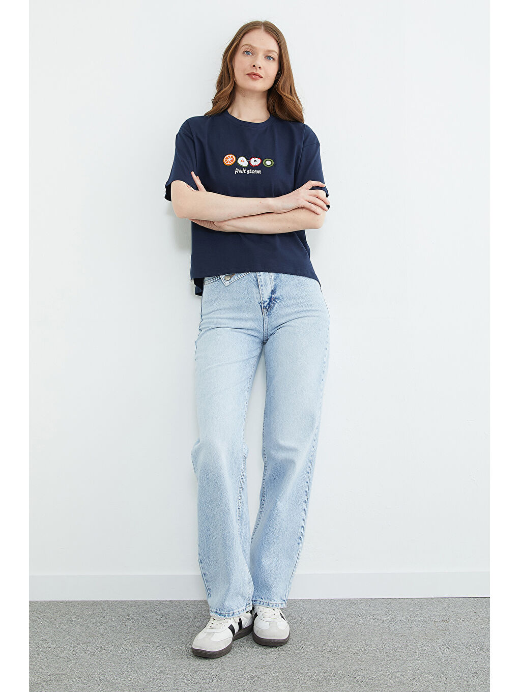 Lacivert Meyve Nakışlı Yırtmaçlı Oversize Tişört-4