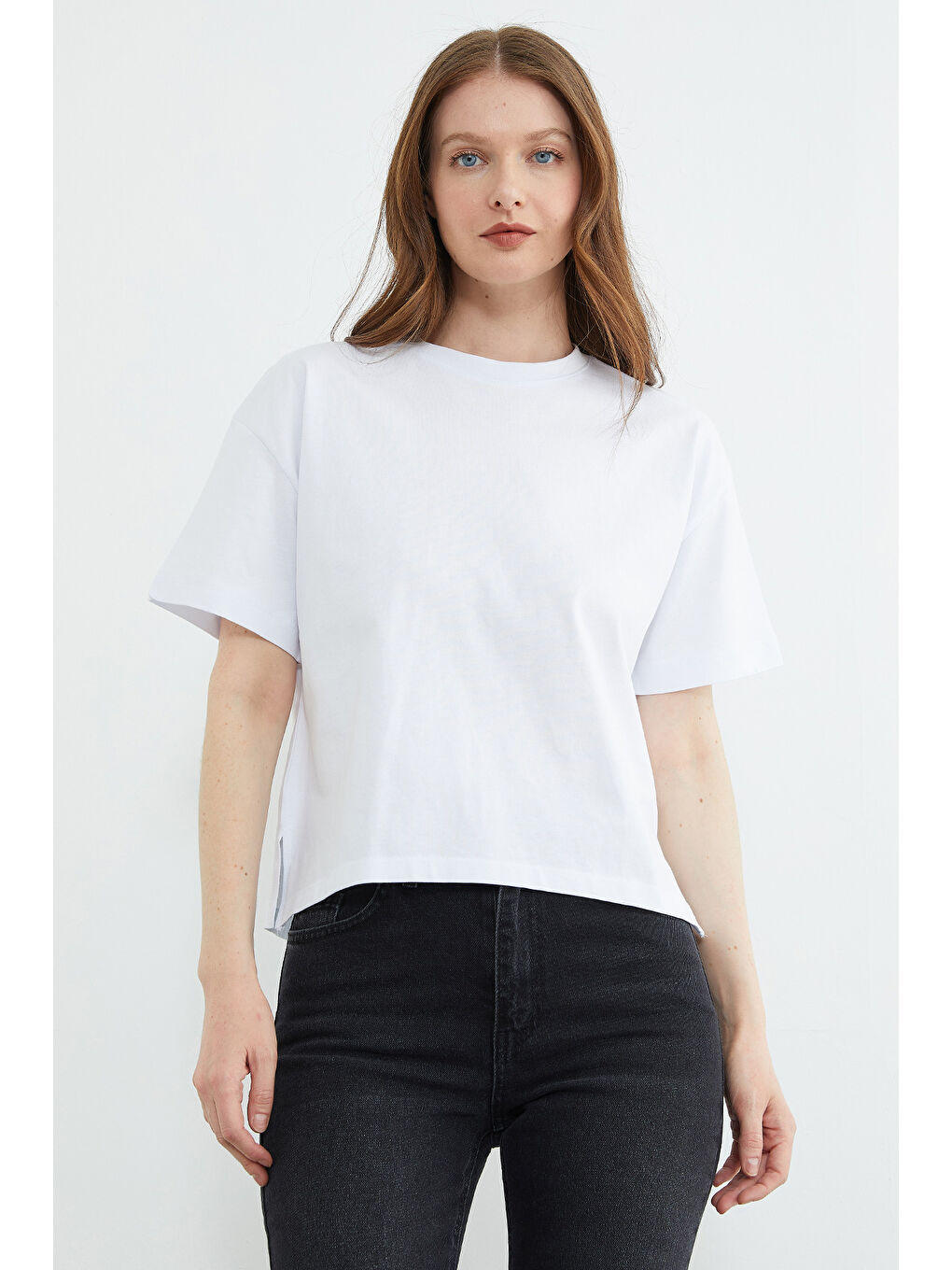 Beyaz Basic Bisiklet Yaka Crop Tişört