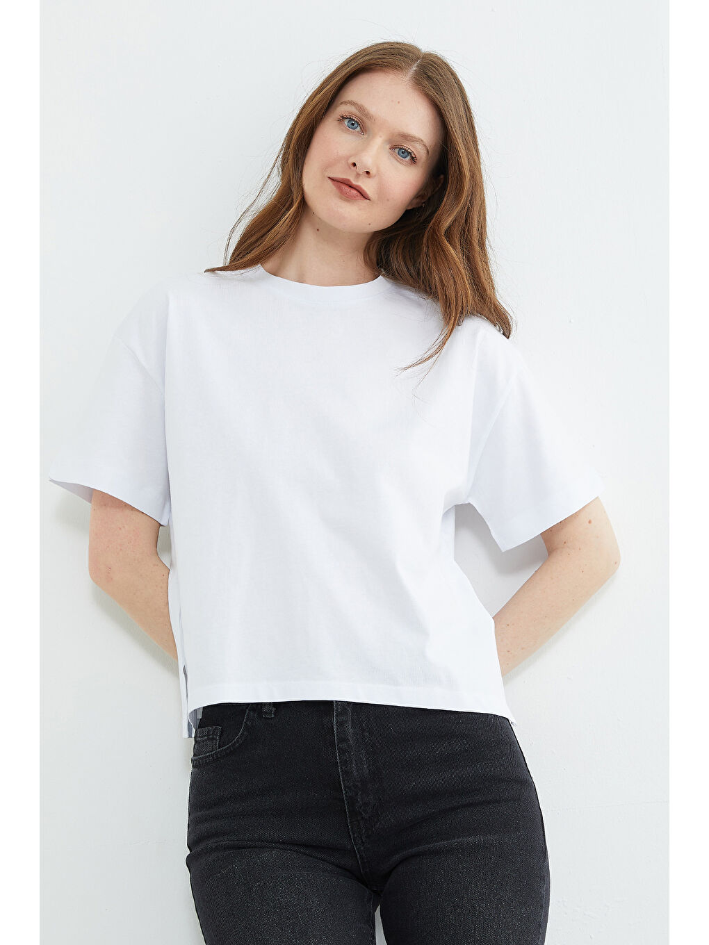 Beyaz Basic Bisiklet Yaka Crop Tişört-1