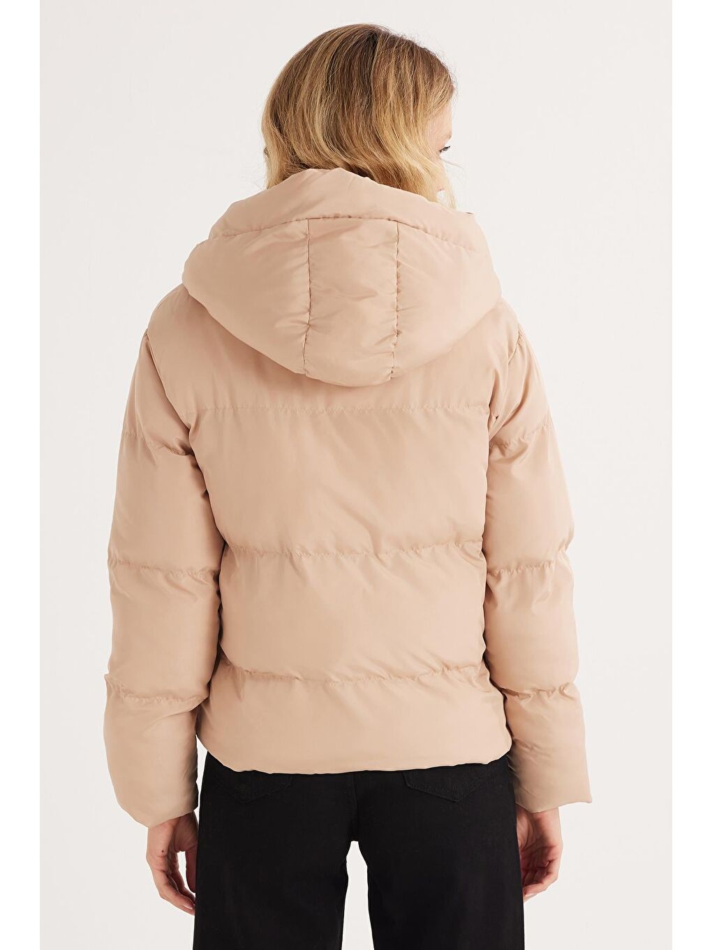 Kadın Regular Fit Klasik Kesim Kapüşonlu Şişme Bej Mont-6