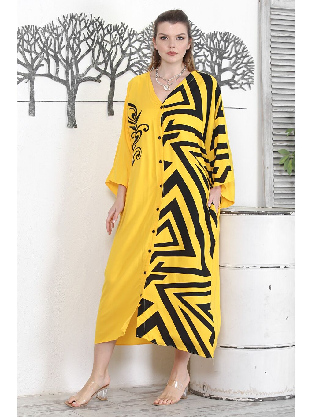 Sarı V Yaka 3/4 Kol Düğmeli Gizli Cepli Nakışlı Baskılı Casual Oversize Dokuma Elbise-4
