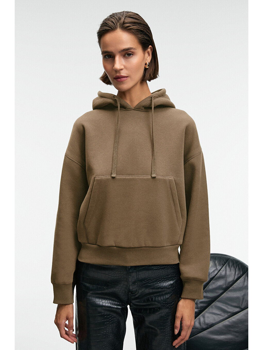 Bej Selene Kadın Kapüşonlu Kangru Cepli Regular Fit Vizon Sweatshirt-1