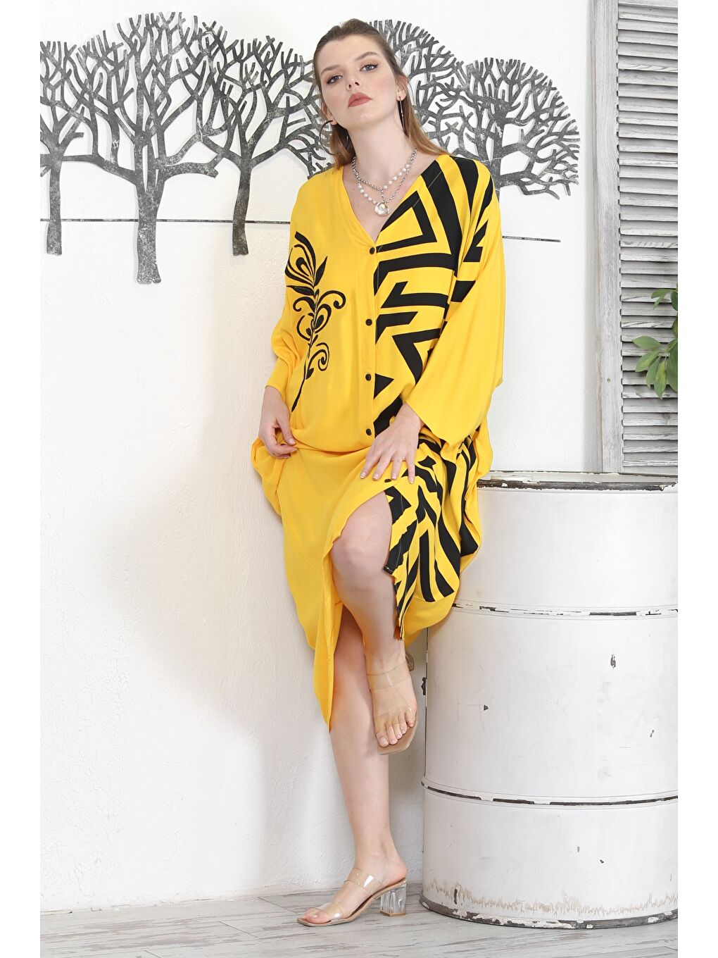 Sarı V Yaka 3/4 Kol Düğmeli Gizli Cepli Nakışlı Baskılı Casual Oversize Dokuma Elbise-5