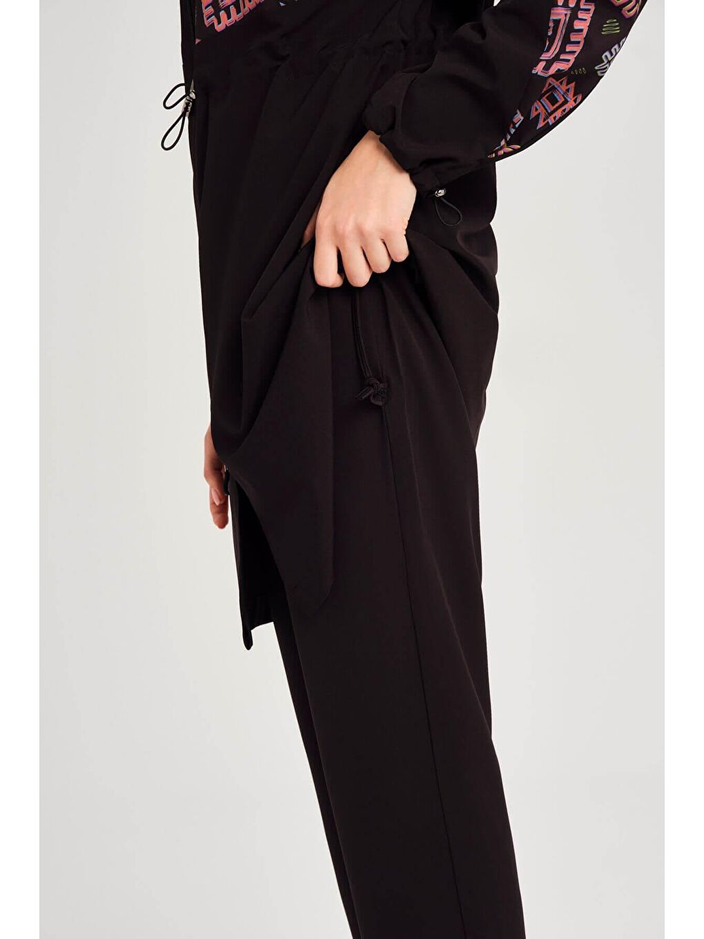 Anadolu Koleksiyonu Motif Desenli Siyah Esnek Dokuma 6 Parça Tam Tesettür Mayo Takımı 3076-6