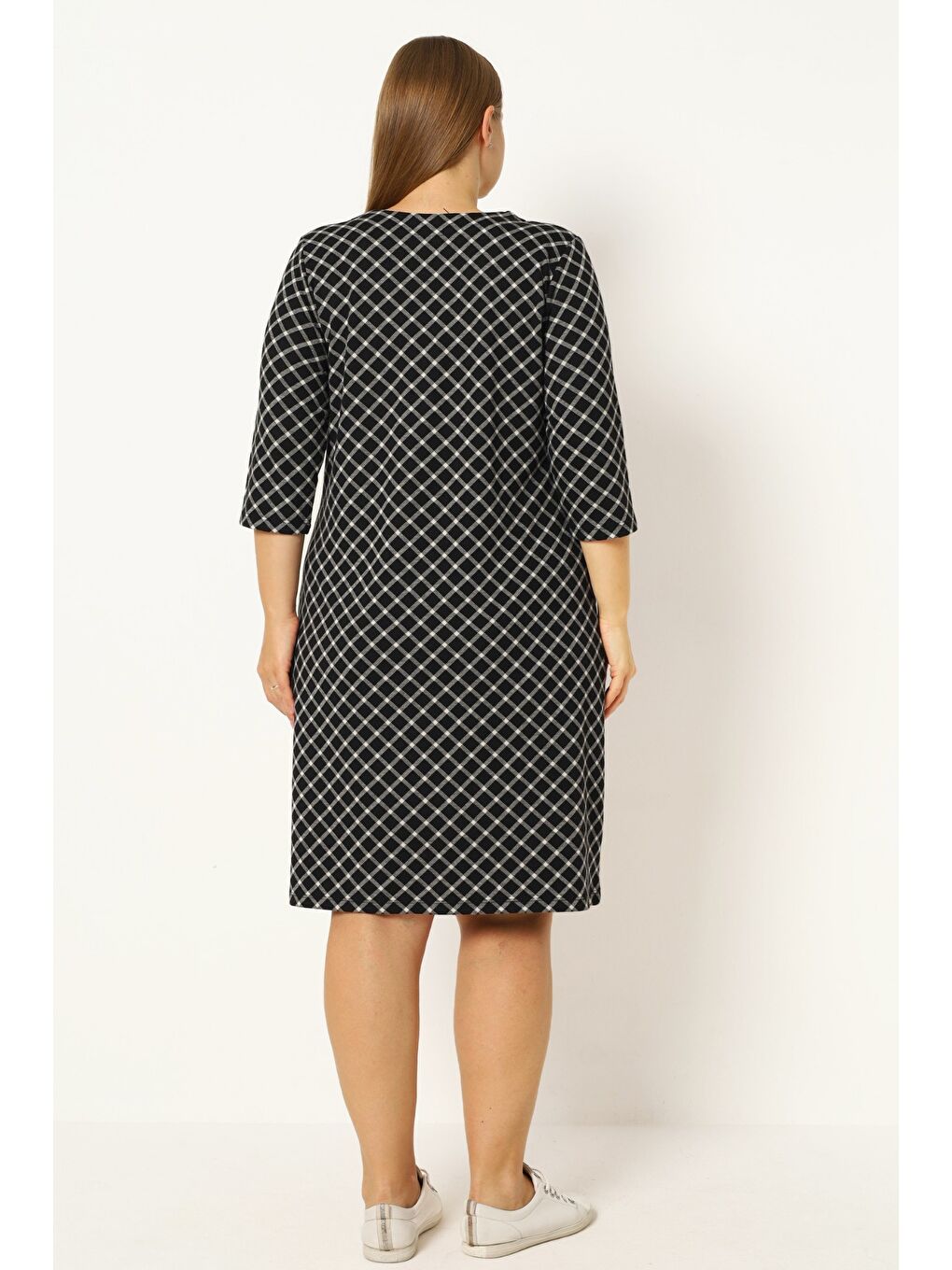 Siyah Kadın Büyük Beden Ekoseli Elastanlı Truvakar Kollu Cepli Anvelop Elbise-4