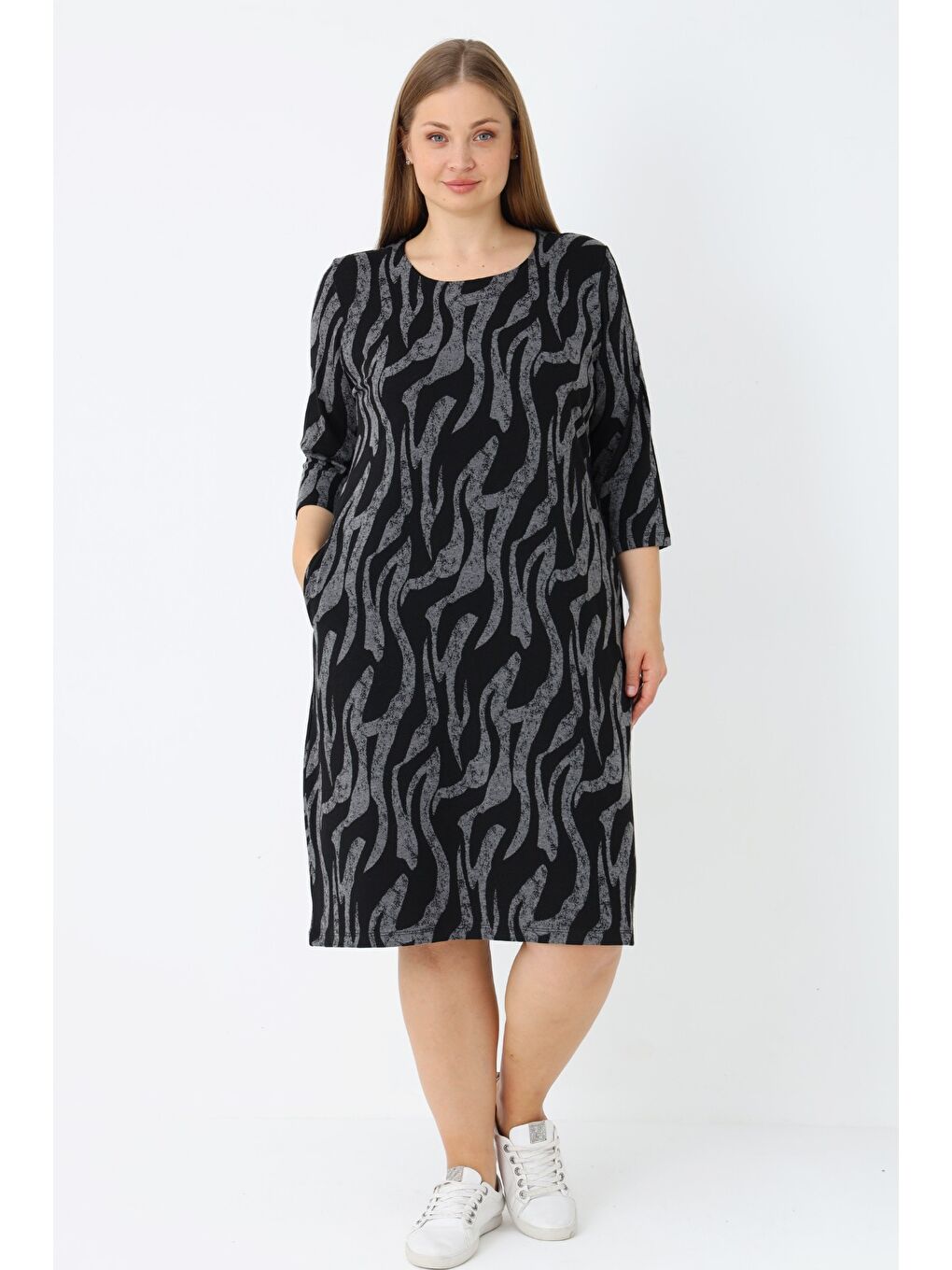 Siyah Kadın Büyük Beden Jakarlı Elastanlı Cepli Truvakar Kollu Anvelop Elbise