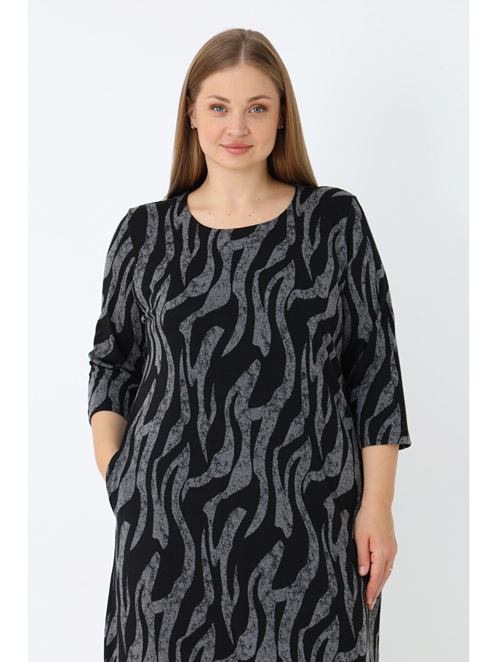 Siyah Kadın Büyük Beden Jakarlı Elastanlı Cepli Truvakar Kollu Anvelop Elbise-2