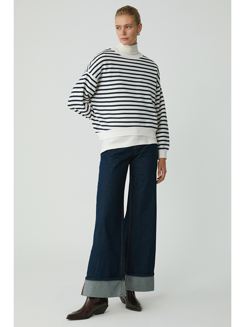 Sahra Kadın Pamuklu Içi Polarlı Yumuşacık Oversize Yuvarlak Yaka Basıc Lacivert-ekru Sweatshirt-1
