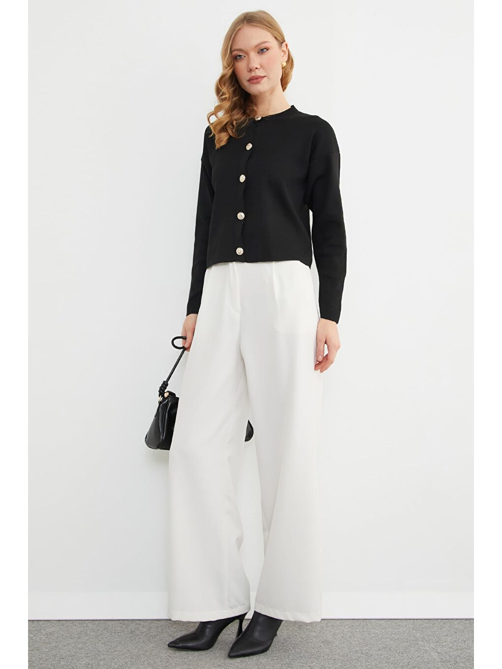 Siyah Basic Düğmeli Bisiklet Yaka Triko Hırka-4