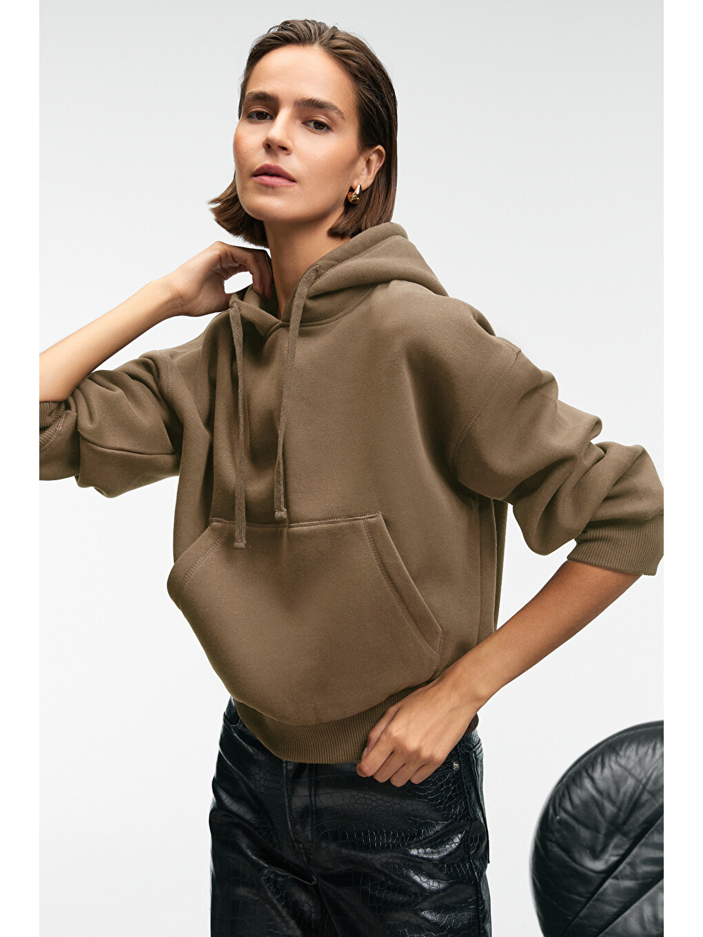Bej Selene Kadın Kapüşonlu Kangru Cepli Regular Fit Vizon Sweatshirt-3