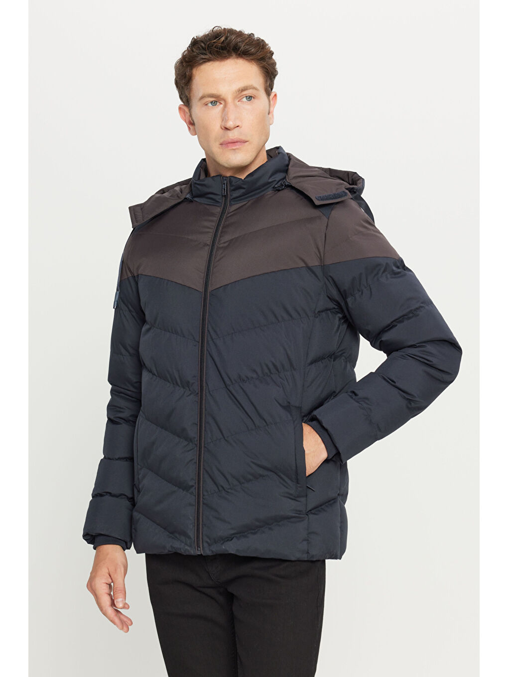 Erkek Lacivert-Kahverengi Standart Fit Normal Kesim Dik Yaka Kapüşonlu Yan Cepli Şişme Mont-2