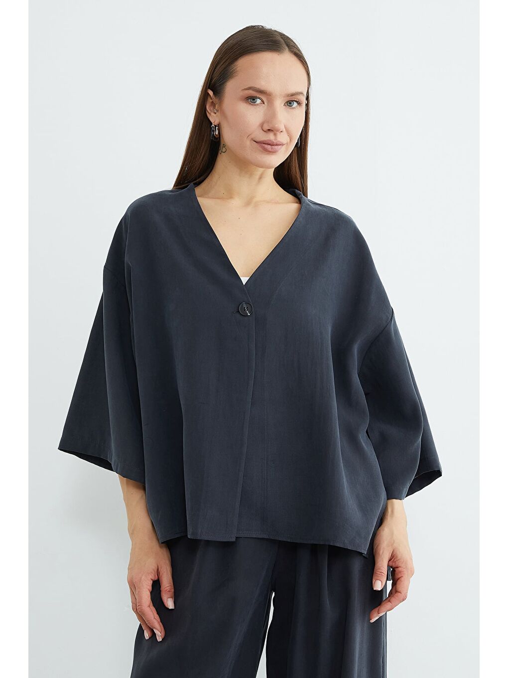 Siyah Tek Düğmeli Lyocell Kumaş Oversize Ceket