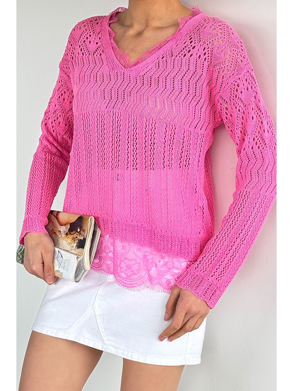 Pembe Kadın V Yaka Ajurlu Güpür Detaylı Triko Bluz-2