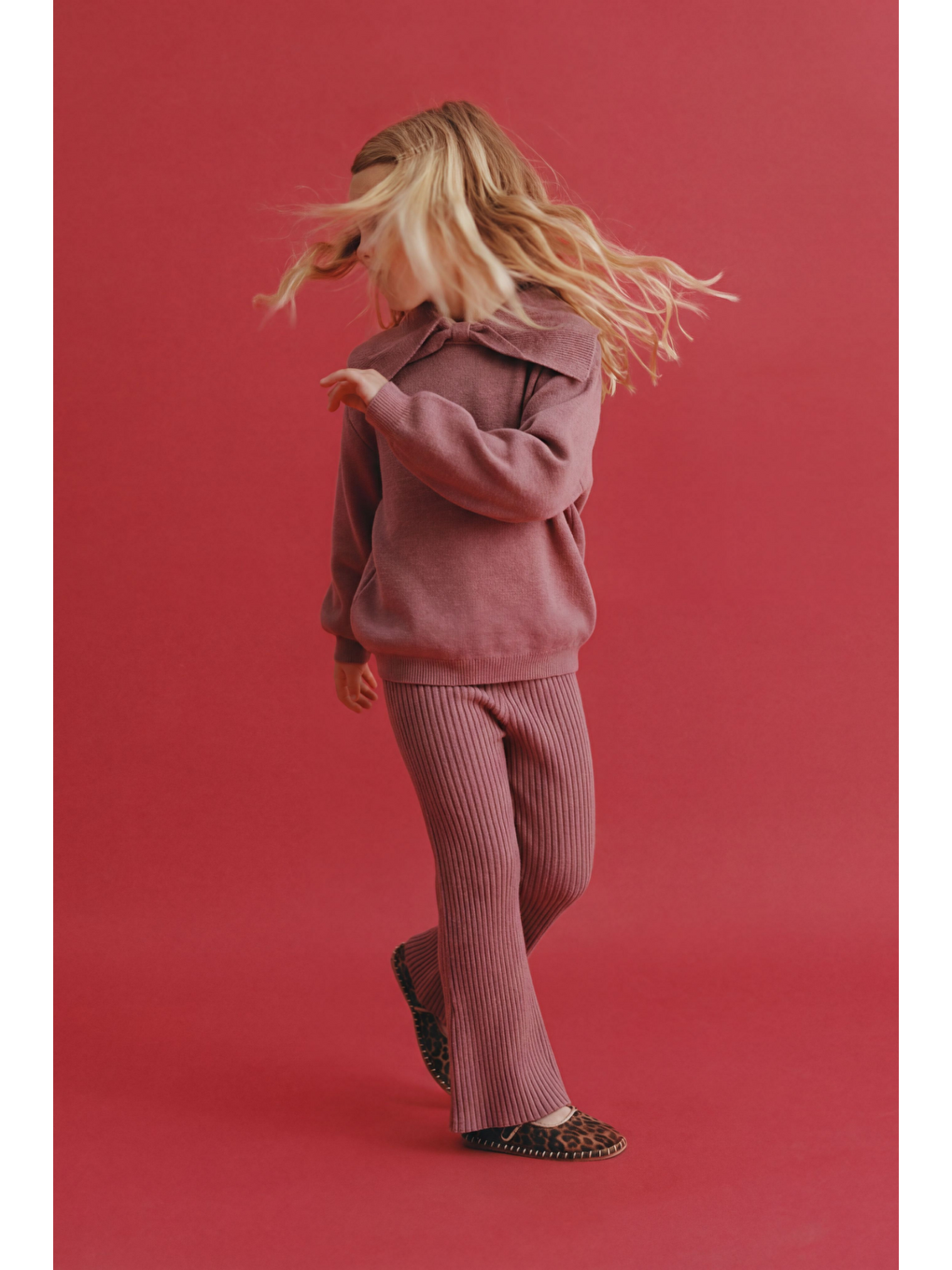 Pembe Kız Çocuk Pamuklu Gül Kurusu Triko Takım – Yakalı Kazak Ve Ribana Pantolon