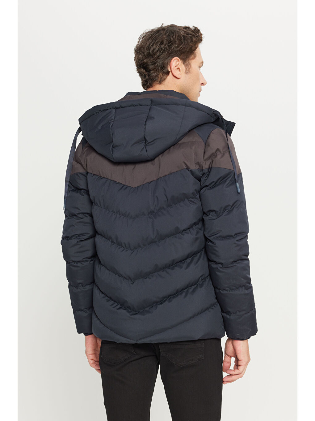 Erkek Lacivert-Kahverengi Standart Fit Normal Kesim Dik Yaka Kapüşonlu Yan Cepli Şişme Mont-4