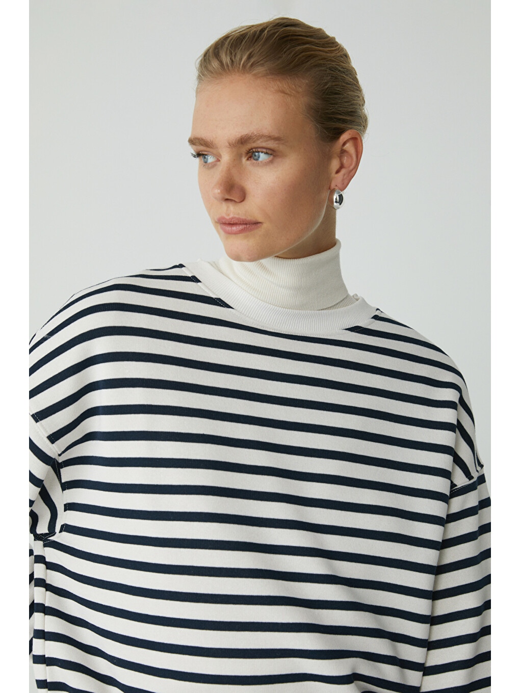 Sahra Kadın Pamuklu Içi Polarlı Yumuşacık Oversize Yuvarlak Yaka Basıc Lacivert-ekru Sweatshirt-4