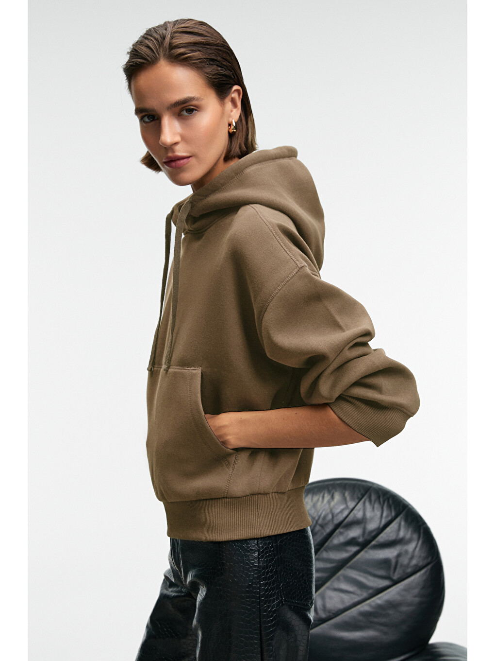 Bej Selene Kadın Kapüşonlu Kangru Cepli Regular Fit Vizon Sweatshirt-4