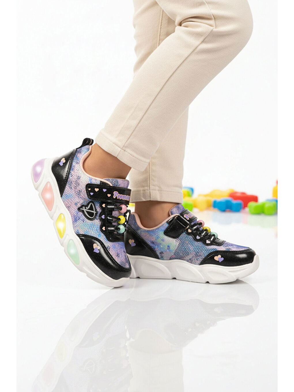 Siyah Cırtlı Işıklı Hafif Kız Çocuk Spor Ayakkabı 1998 P-2