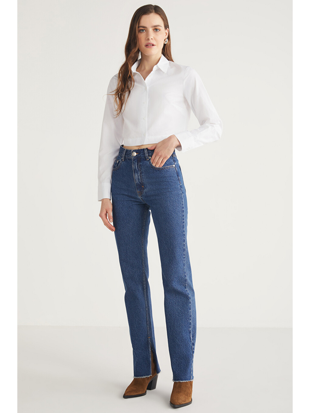 Sıntıa Kadın Slim Fit Dar Kalıp Vücuda Oturan Elastanlı Poplin Crop Beyaz Gömlek-3