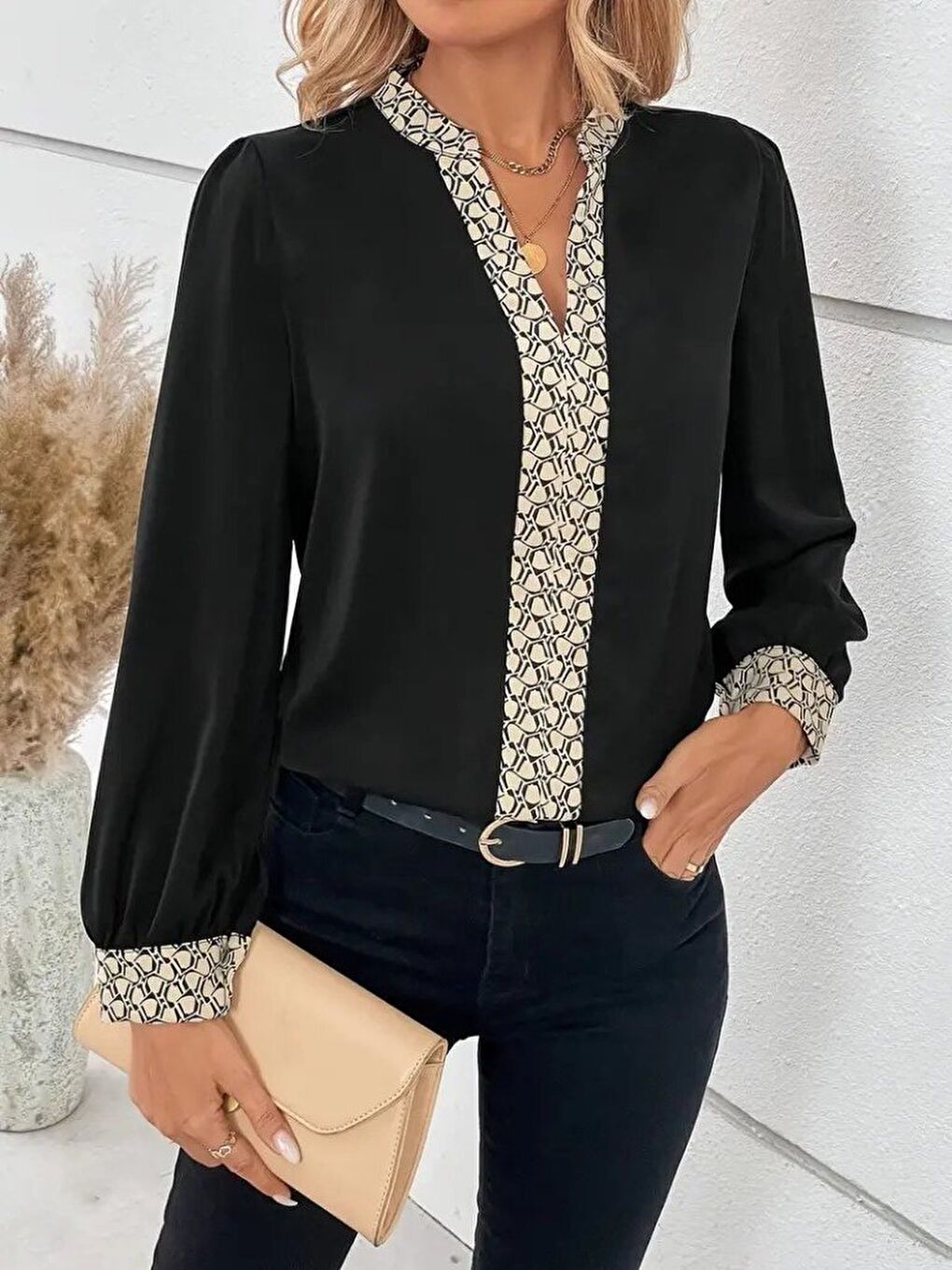 Siyah Kadın Uzun Kollu V Hakim Yakalı Desenli Ithal Krep Bluz-4