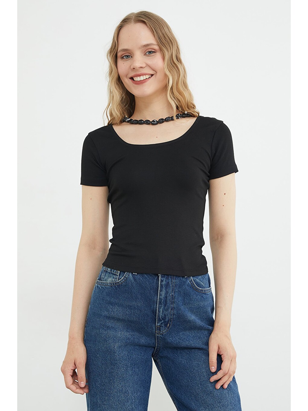 Siyah Basic U Yaka Crop Tişört-1