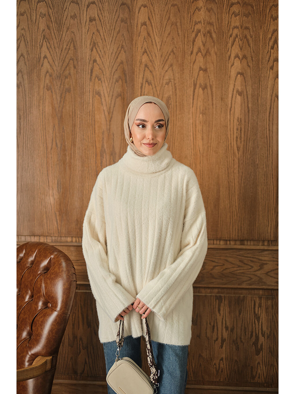 Kadın Boğazlı Pelüş Triko Kazak Ekru-1