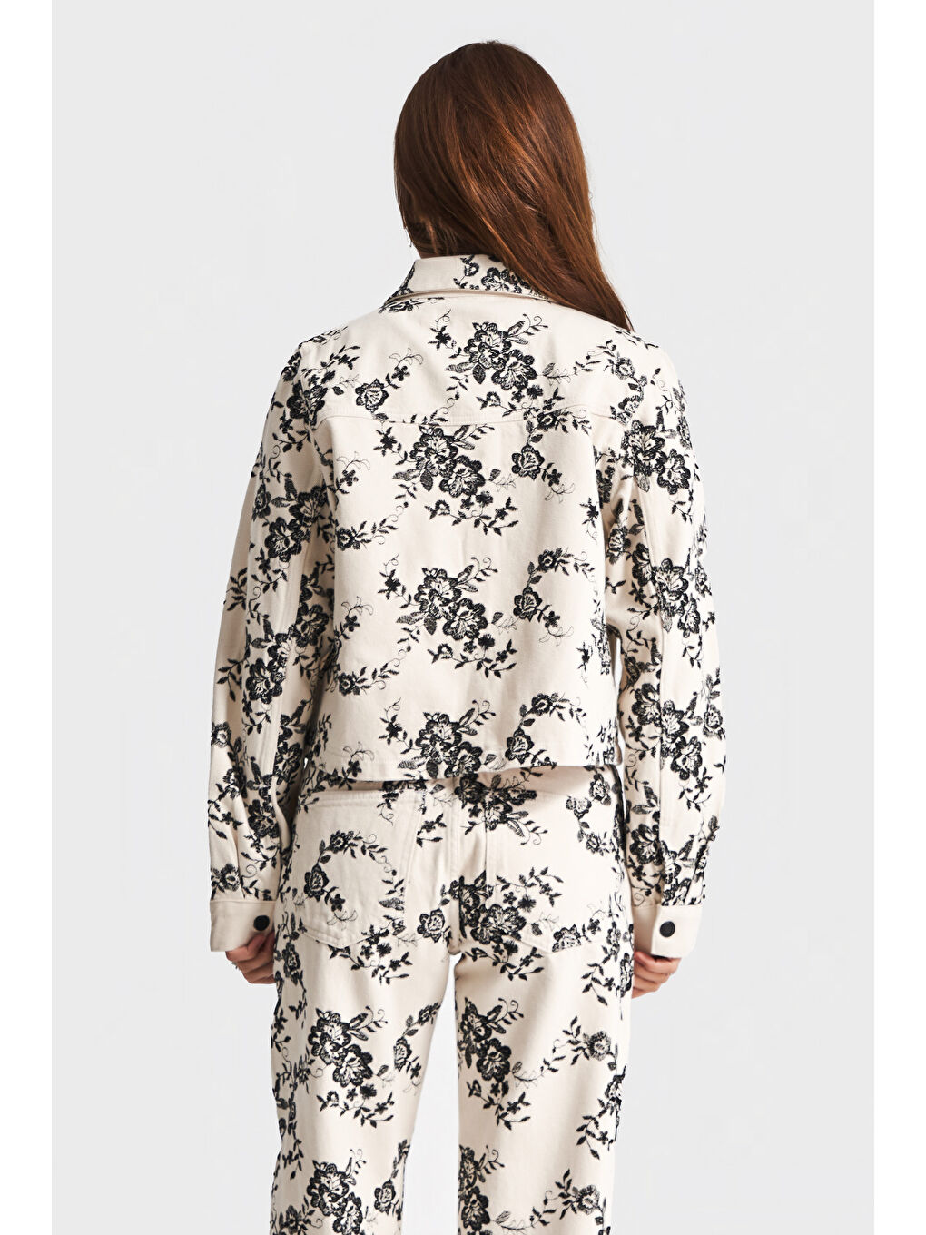 Bej Kadın Raw Renk 7S5-69 Siyah Çiçek Nakışlı  Tasarım Oversize Denim Ceket Gömlek-3