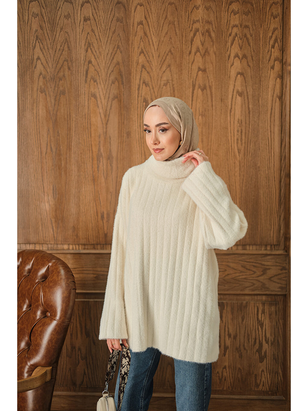 Kadın Boğazlı Pelüş Triko Kazak Ekru-3