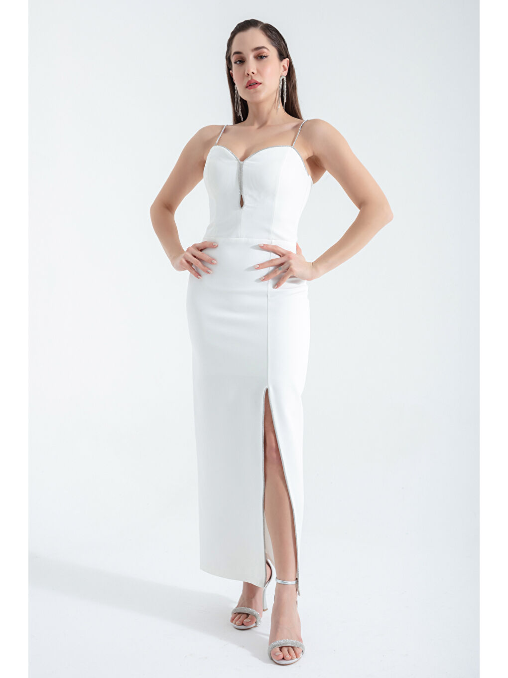 Kadın Beyaz Taş Askılı Yırtmaçlı Midi Abiye Elbise