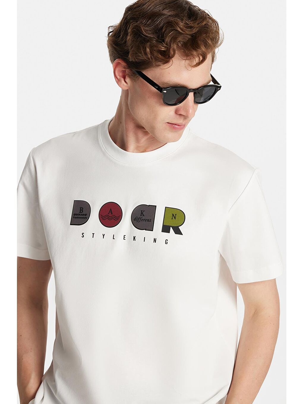 Relax Fit Rahat Kesim Pamuklu Ön Baskı Detaylı Bisiklet Yaka Ekru Erkek Tişört-1