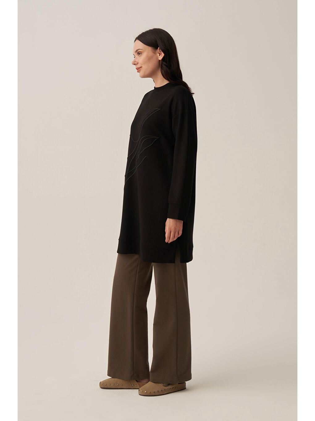 Siyah-Yumuşak Dokulu Nakışlı Sweatshirt-1