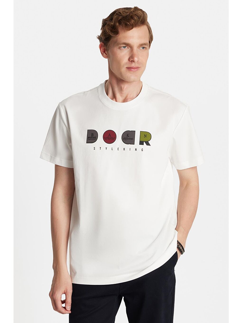 Relax Fit Rahat Kesim Pamuklu Ön Baskı Detaylı Bisiklet Yaka Ekru Erkek Tişört-2