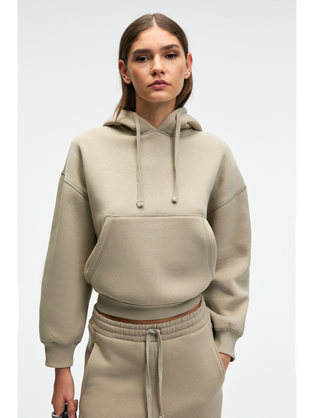 Bej Selene Kadın Kapüşonlu Kangru Cepli Regular Fit Taş Sweatshirt-1