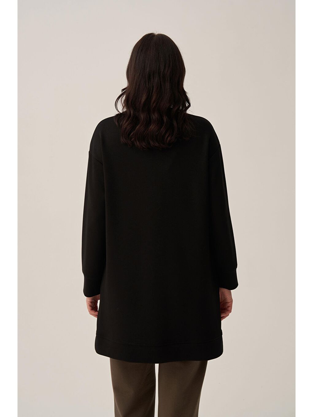 Siyah-Yumuşak Dokulu Nakışlı Sweatshirt-2