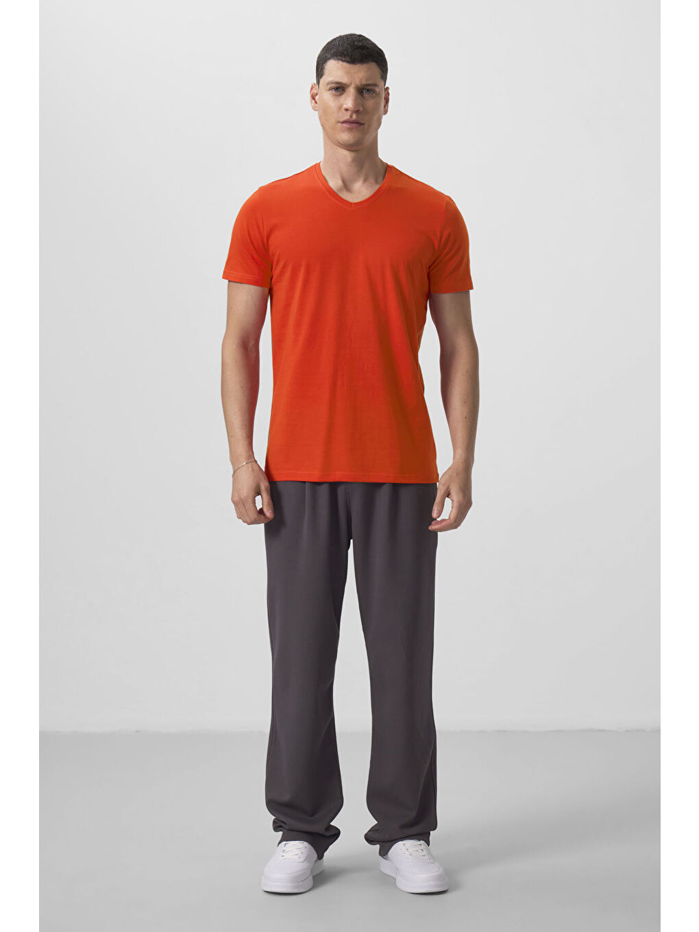 Turuncu Portakal Basic Kısa Kol Standart Kalıp V Yaka Erkek T-Shirt - 87912-1