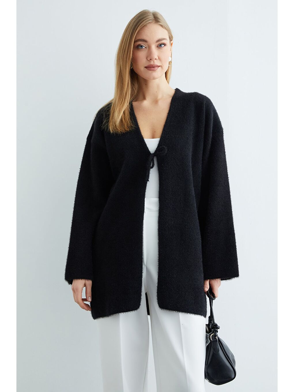 Siyah Önü Bağlamalı Sakallı Triko Hırka-2