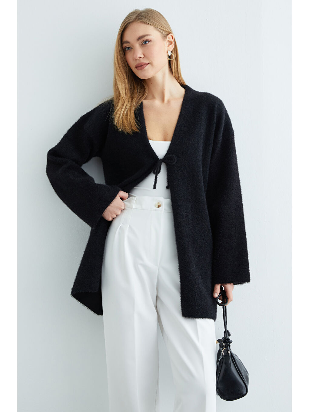 Siyah Önü Bağlamalı Sakallı Triko Hırka-3