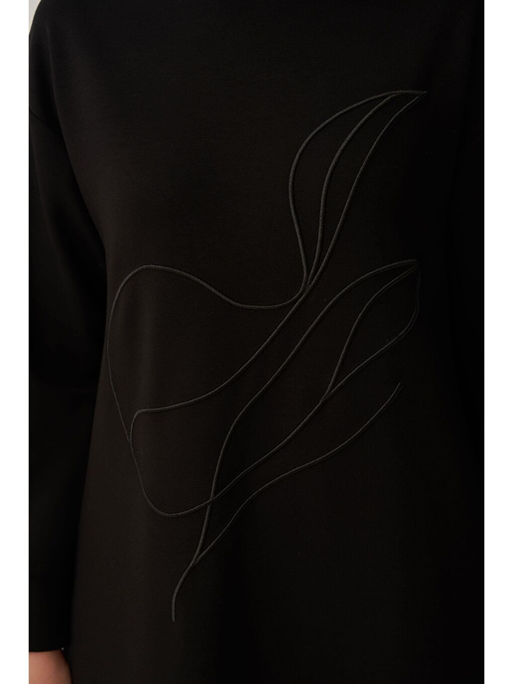 Siyah-Yumuşak Dokulu Nakışlı Sweatshirt-4