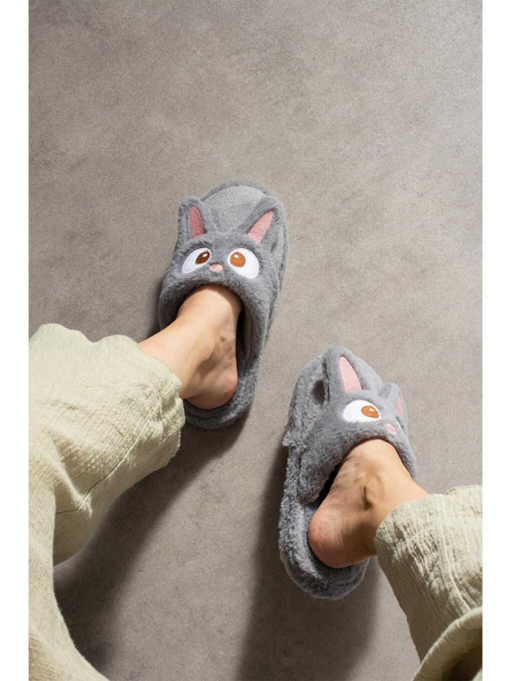 Gri My Tavşan Nakışlı Kadın Ev Terliği Pelüş Terlik Çeyiz ve Bohça Terliği Ses Yapmaz Kalın Taban-1