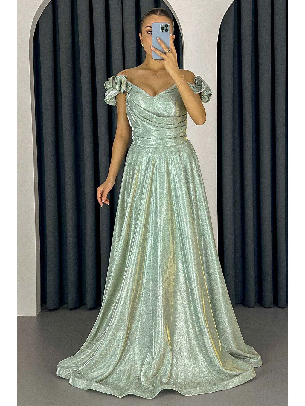 Kadın Mint Yeşili Kolları Fırfırlı Simli Uzun Abiye Elbise