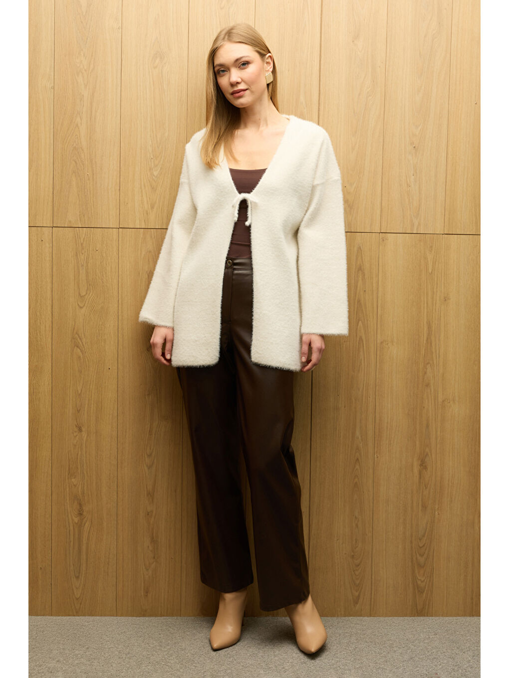 Ekru Önü Bağlamalı Sakallı Triko Hırka-3