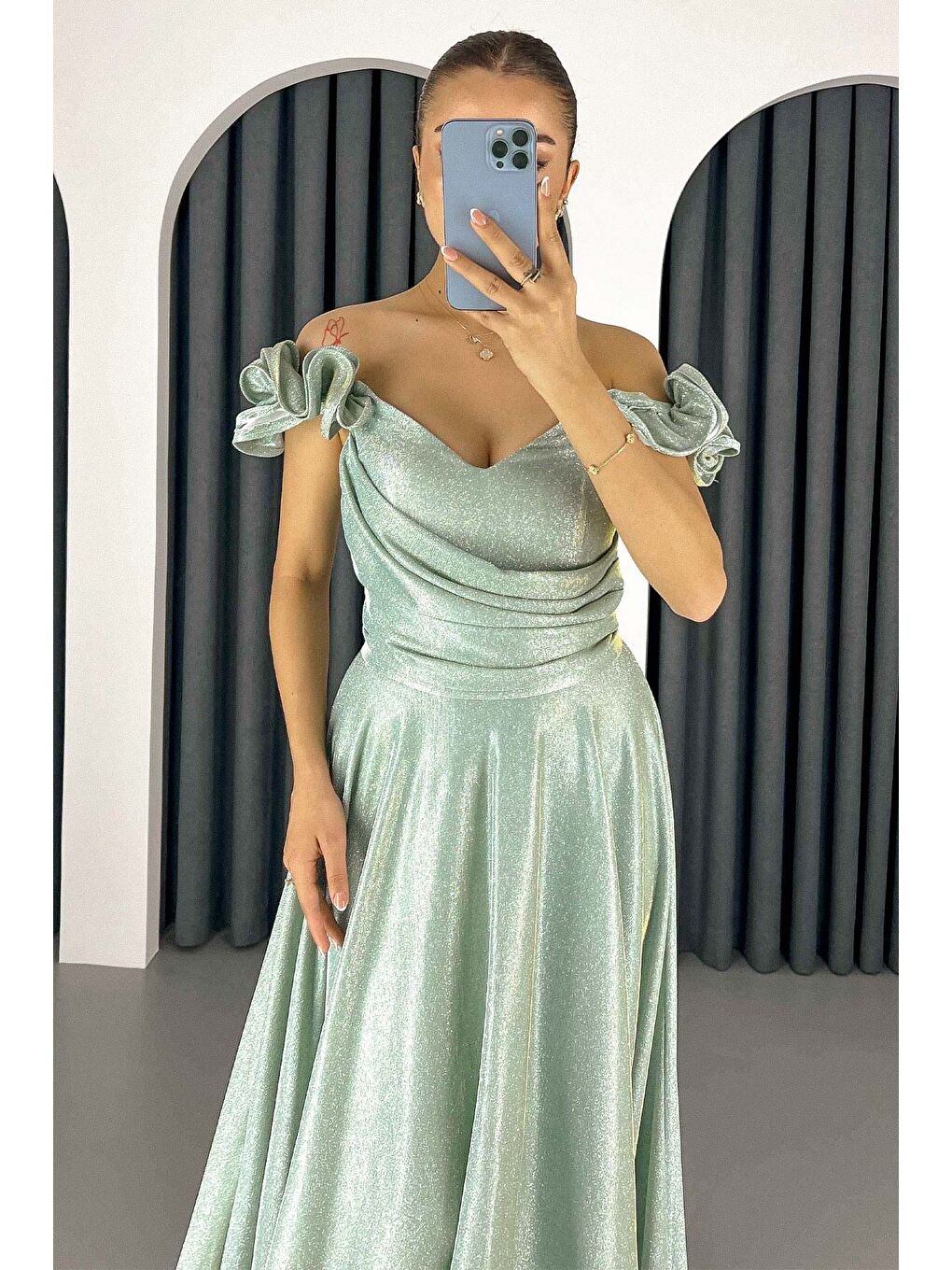 Kadın Mint Yeşili Kolları Fırfırlı Simli Uzun Abiye Elbise-1