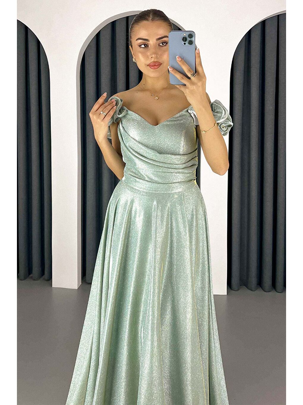 Kadın Mint Yeşili Kolları Fırfırlı Simli Uzun Abiye Elbise-3