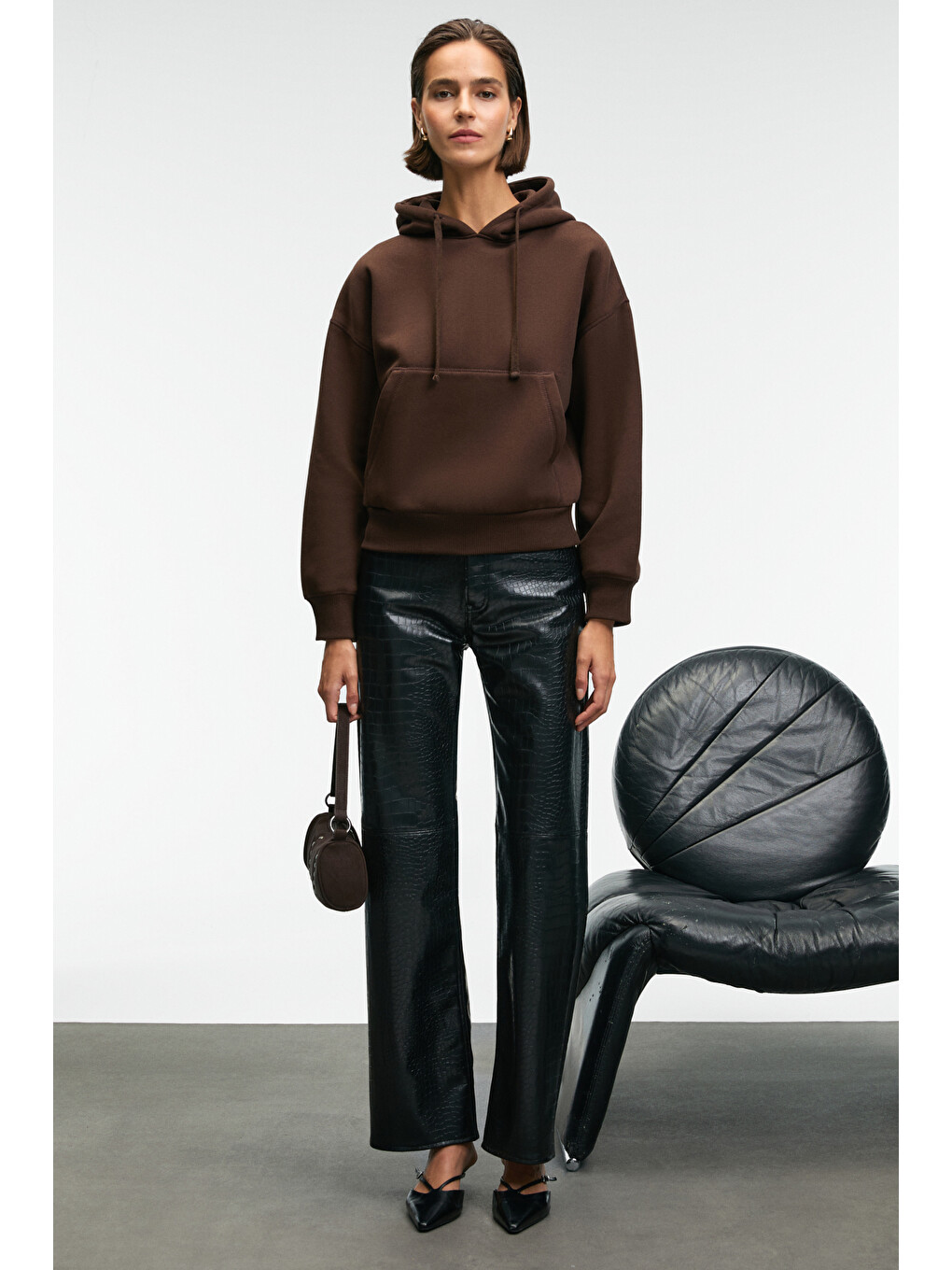 Selene Kadın Kapüşonlu Kangru Cepli Regular Fit Kahverengi Sweatshirt-1